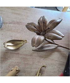 FLEUR AVEC 6 CENDRIERS DETACHABLES