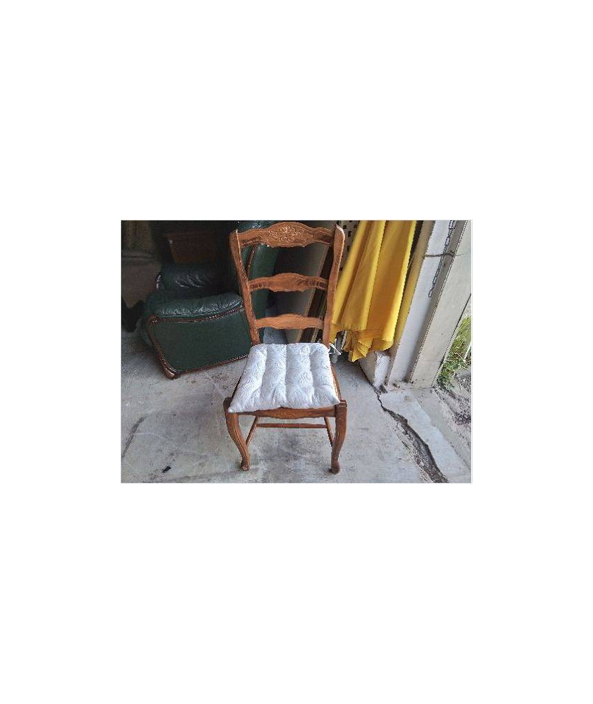 CHAISE AVEC COUSSIN D’ASSISE 