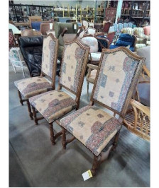 6 CHAISES BOIS CLAIR CINTRÉ A ENTRETOISE  TISSU JAUNE ROUGE AUX BLASONS ET TISSU FLEURI