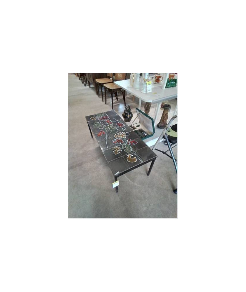 TABLE BASSE RECTANGULAIRE PIÈTEMENT FER FORGÉ PLATEAU CARRELÉ DÉCOR AUX FEUILLES ADRI VALLAURIS ANNÉ TABLE BASSE RECTANGULAIRE PIÈTEMENT FER FORGÉ PLATEAU CARRELÉ DÉCOR AUX FEUILLES ADRI VALLAURIS ANNÉ