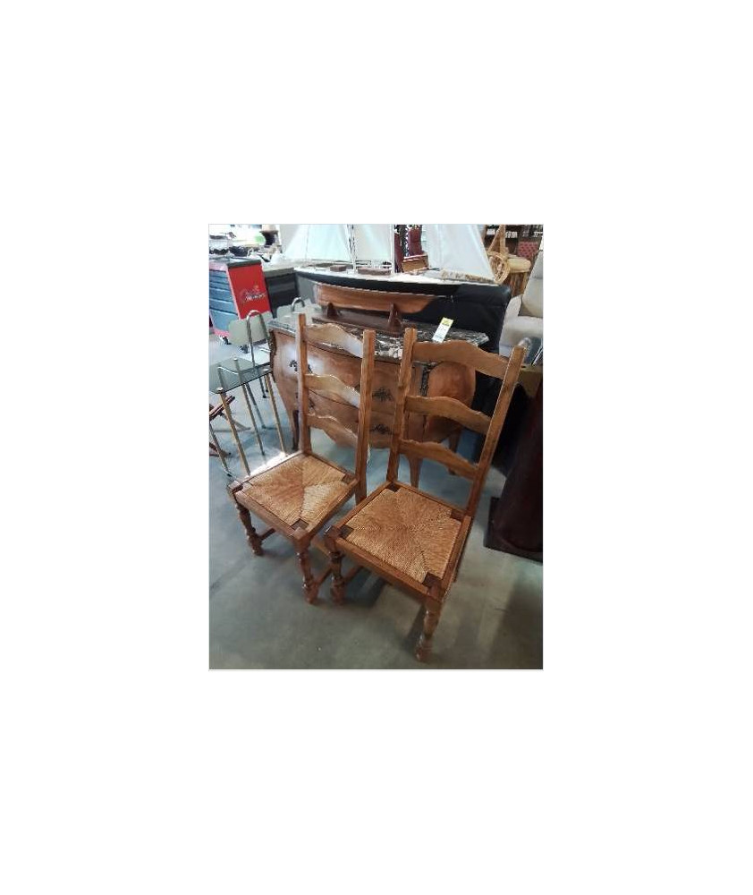 PARE DE CHAISES A ENTRETOISE BOIS PAILLÉ DOSSIER 3 BARREAUX CHANTOURNÉ PARE DE CHAISES A ENTRETOISE BOIS PAILLÉ DOSSIER 3 BARREAUX CHANTOURNÉ