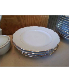 LOT DE 4 ASSIETTES EN PORCELAINE 
