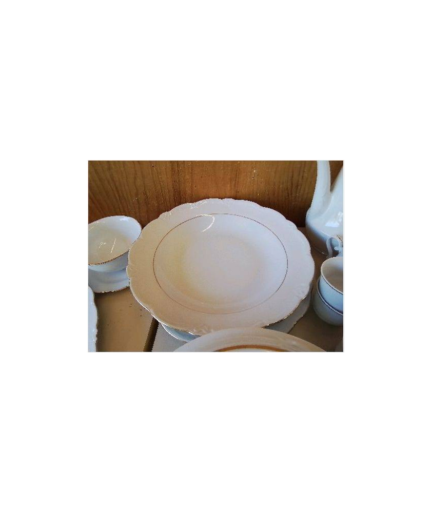 PLAT EN PORCELAINE 