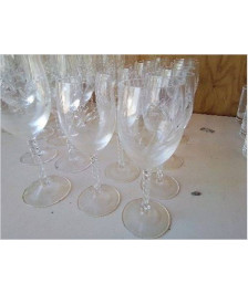 LOT DE 6 VERRES A VIN BLANC MOTIFS EPIS EN CRISTAL 
