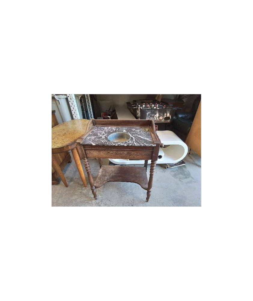 TABLE DE TOILETTE 