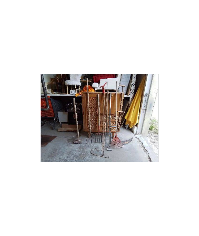 OUTILS DE JARDINAGE 