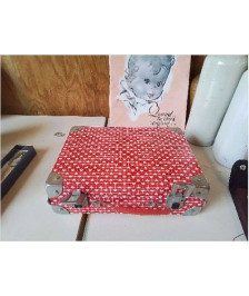 PETITE VALISE EN METAL MOTIF COEUR 