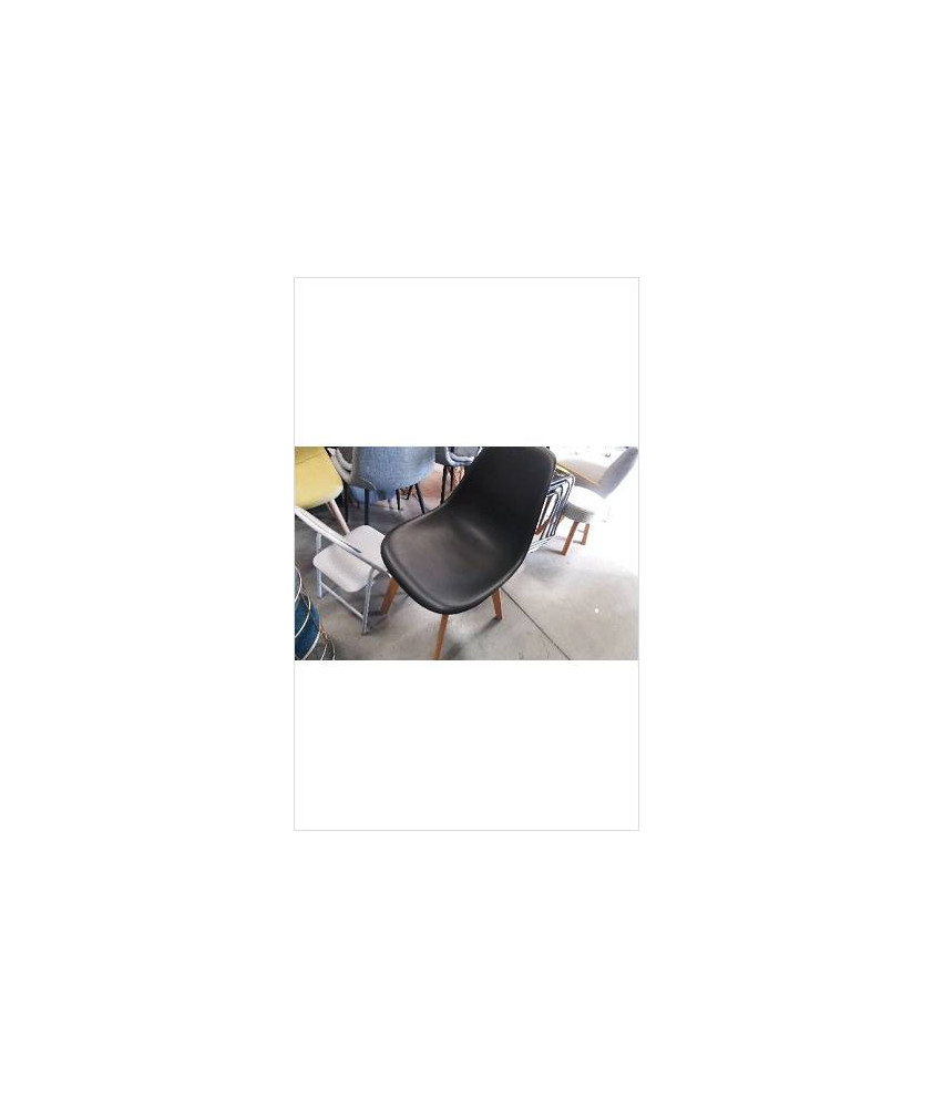 CHAISE PLASTIQUE NOIRE 