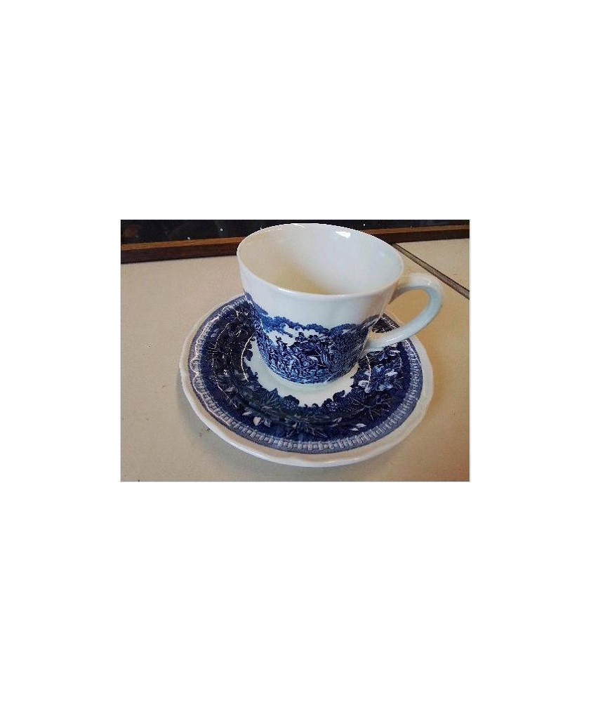 TASSE A THE AVEC SA SOUCOUPE 