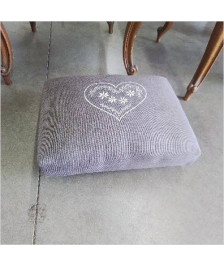 REPOSE PIEDS GRIS MOTIF COEUR