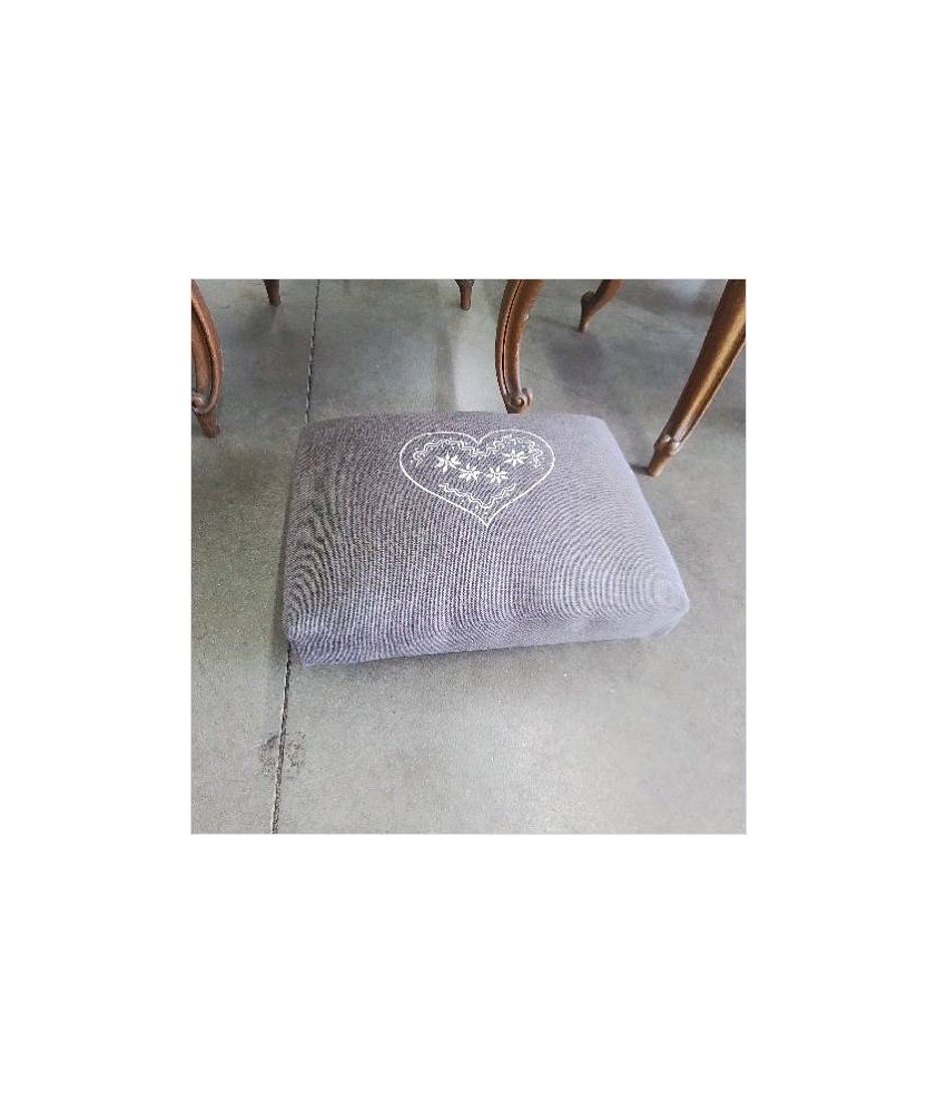 REPOSE PIEDS GRIS MOTIF COEUR