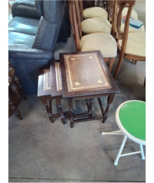 3 TABLES BASSES GIGOGNES BOIS PLATEAU GAINE CUIR FAUVE LISERÉ DORÉ 