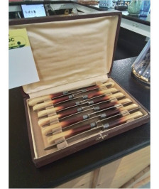 12 COUTEAUX ACIER INOX ANNÉES 40