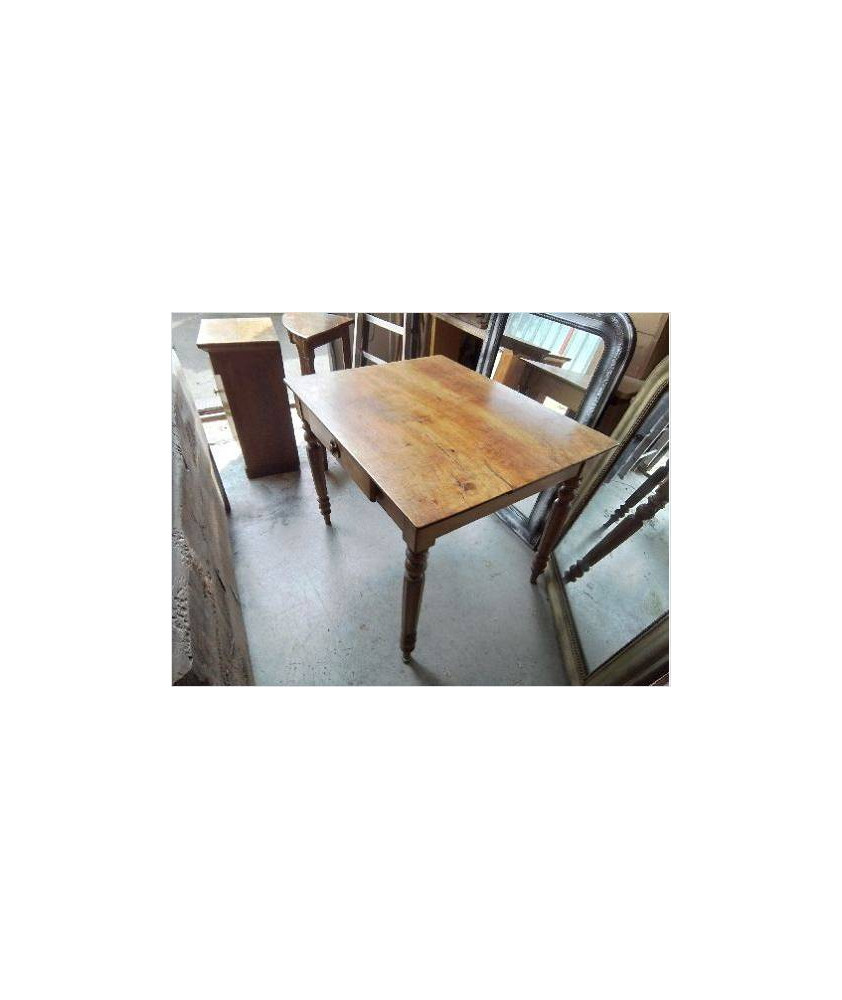 TABLE RUSTIQUE CARRÉE 