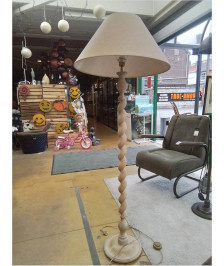 LAMPADAIRE PIED TOURNE 