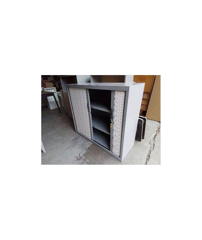 ARMOIRE BASSE À RIDEAUX