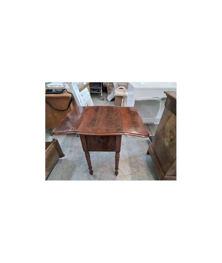 TABLE DE NUIT À RABAT