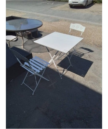 TABLE DE JARDIN  METAL BLANC 2 CHAISE 