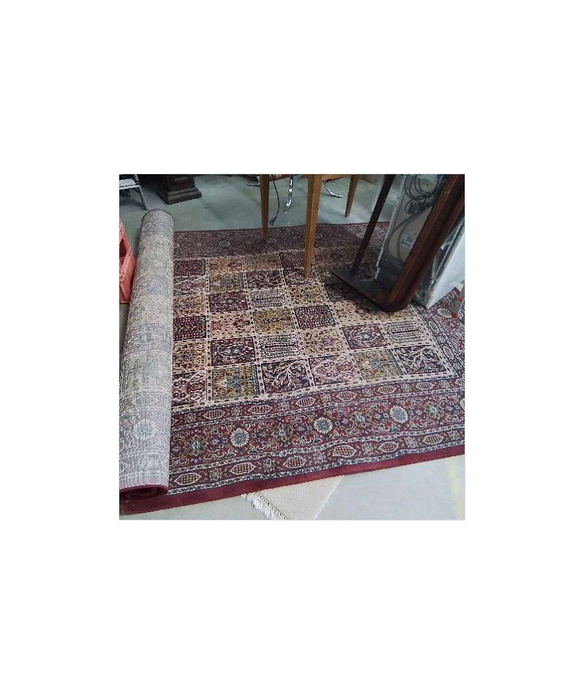 GRAND TAPIS ROUGE A MOTIFS