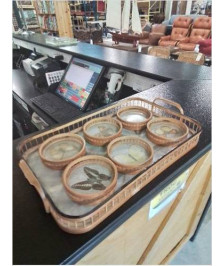 PLATEAU DE SERVICE ET 6 VERRES BOIS AUX PAPILLONS