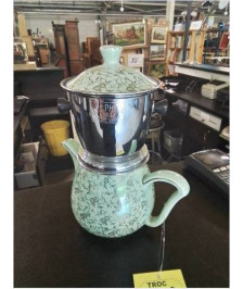 CAFETIÈRE CÉRAMIQUE VERT ET MÉTAL CHROMÉ DELPHINA