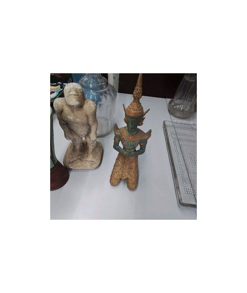 STATUETTE 
