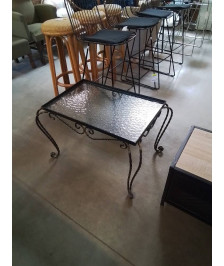 TABLE BASSE RECTANGULAIRE PIÈTEMENT FER FORGÉ NOIR PLATEAU VERRE ANNÉES 50