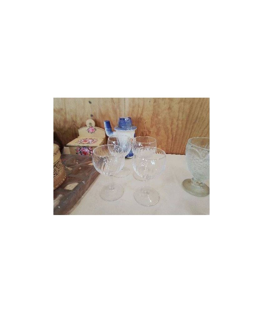 LOT DE 4 VERRES EN CRISTAL 