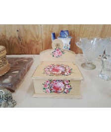 PETITE BOITE AVEC DECORATION FLORAL 