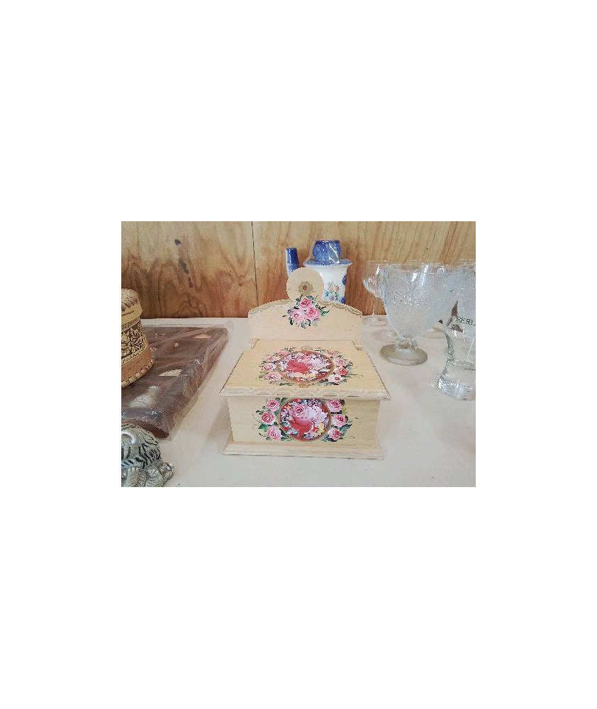 PETITE BOITE AVEC DECORATION FLORAL 