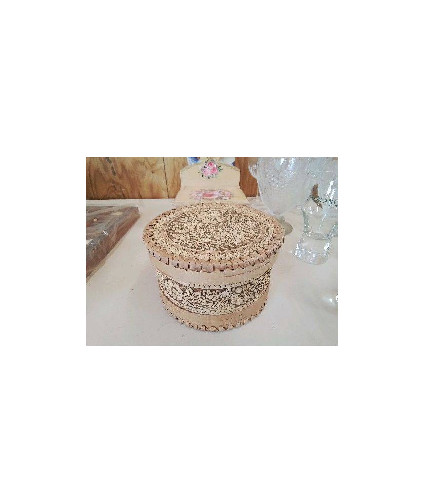 BOITE AVEC MOTIF FLORALE 