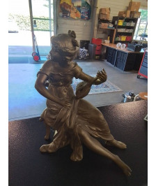 STATUETTE JOUEUSES DE MANDOLINE MÉTAL DORÉ EN L\'ÉTAT 