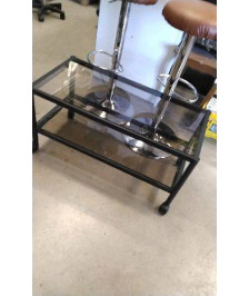 TABLE BASSE SUR ROULETTES VERRE FUME 
