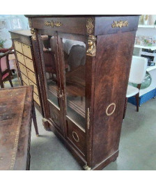 VITRINE STYLE EMPIRE DESSUS MARBRE