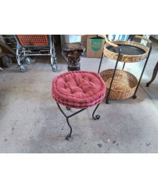 TABOURET EN FER AVEC COUSSIN ROSE 