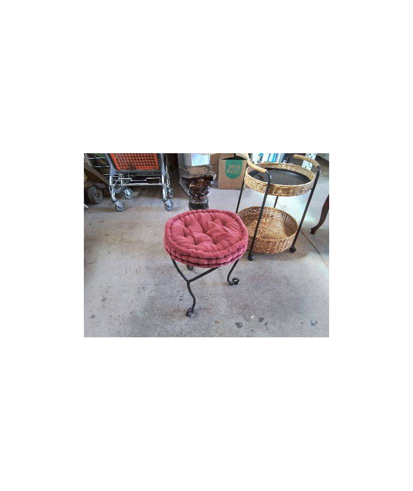 TABOURET EN FER AVEC COUSSIN ROSE 
