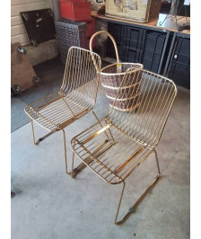 PAIRE DE CHAISES MÉTAL DORÉ AJOURÉ 