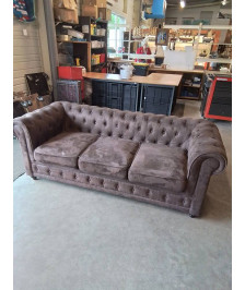 CANAPÉ 3 PLACES TISSU CHOCOLAT PIEDS BOIS NOIR STYLE CHESTERFIELD