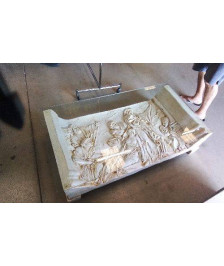 TABLE BASSE RESINE/ DESSUS VERRE 