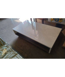TABLE BASSE LAQUEE - EN L’ETAT 