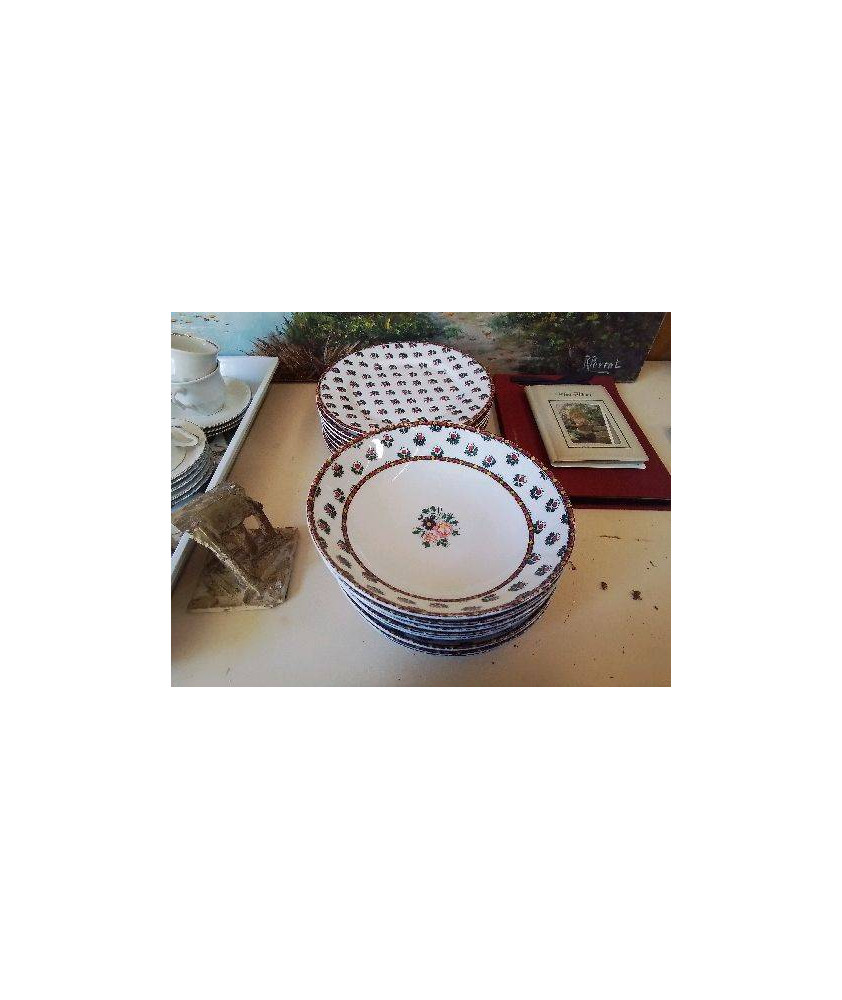 LOT DE 8 ASSIETTES CREUSE 