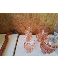 LOT DE 4 PETITS VERRES 