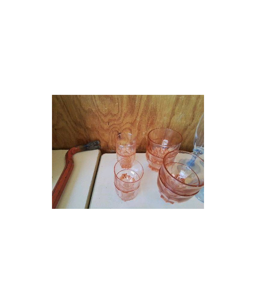 LOT DE 4 PETITS VERRES 