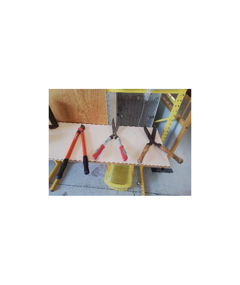 OUTILS DE JARDINAGE 