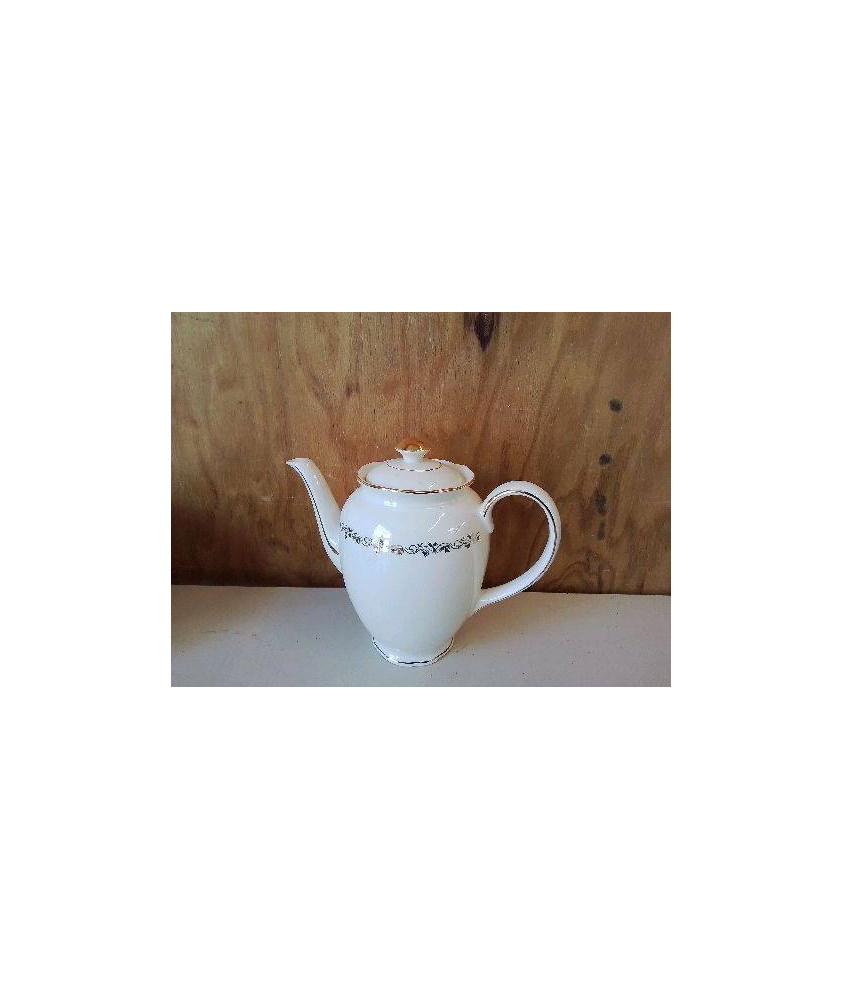 THÉIÈRE EN PORCELAINE 