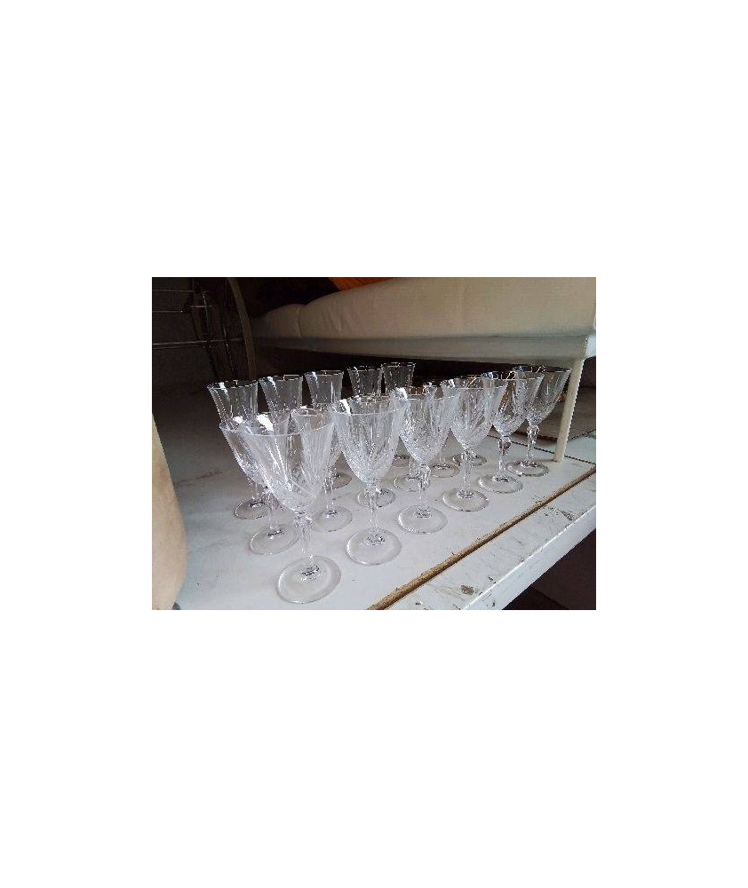 VERRE EN CRISTAL MOULÉ