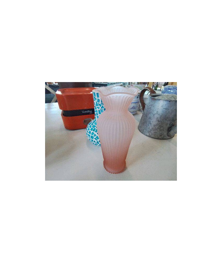 PETIT VASE EN VERRE ROSE