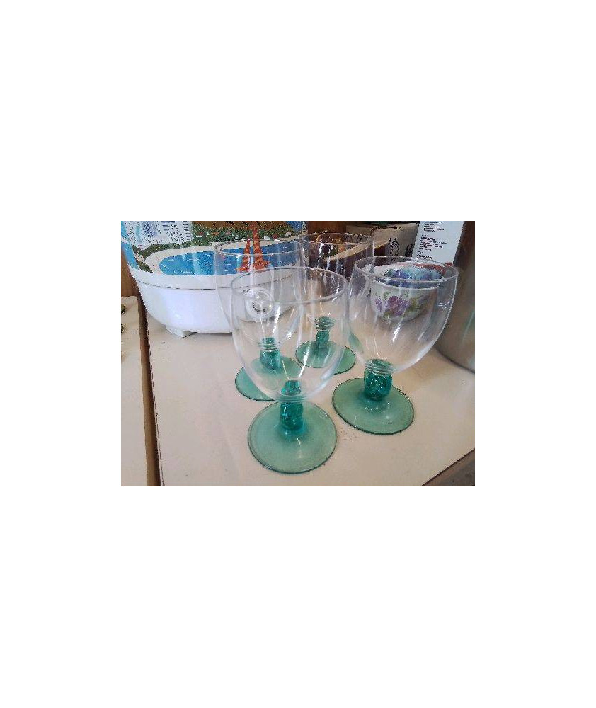 LOT DE 4 VERRES A PIEDS 