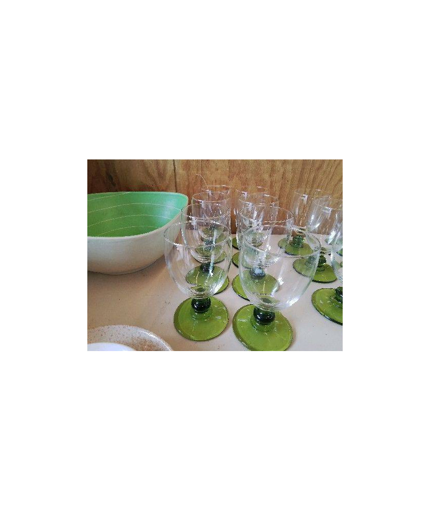 LOT DE 8 VERRES A PIEDS 