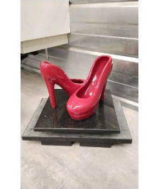 DECO ESCARPINS ROUGE SUR MARBRE